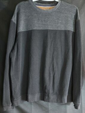 Men’s Two-Tone Black & Gray Crewneck Sweater #516